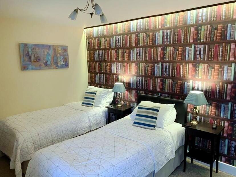 The Dove Inn Micheldever Экстерьер фото